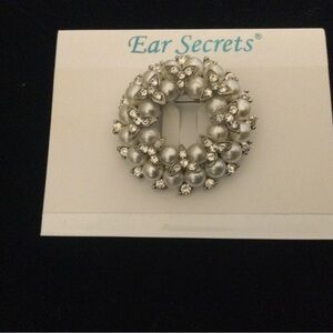 Ear Secrets Faux Pearl/Crystal Brooch